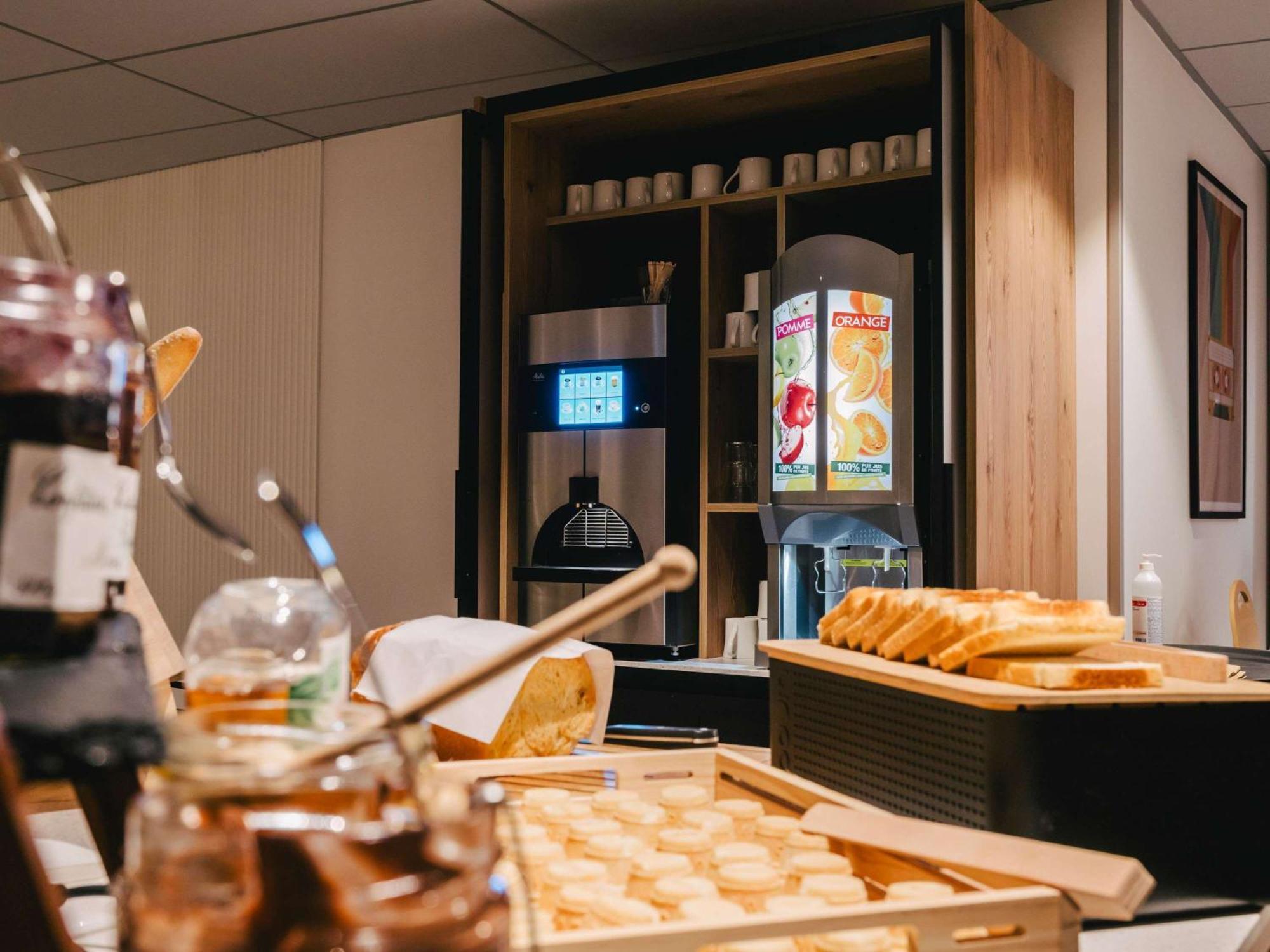 ホテル Ibis Rouen Centre Rive Droite Pasteur エクステリア 写真