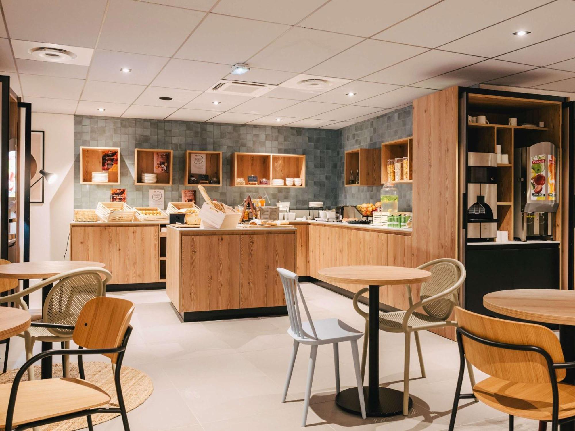 ホテル Ibis Rouen Centre Rive Droite Pasteur エクステリア 写真